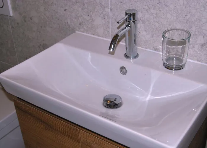 Apartma Na Trati * 伊佐拉